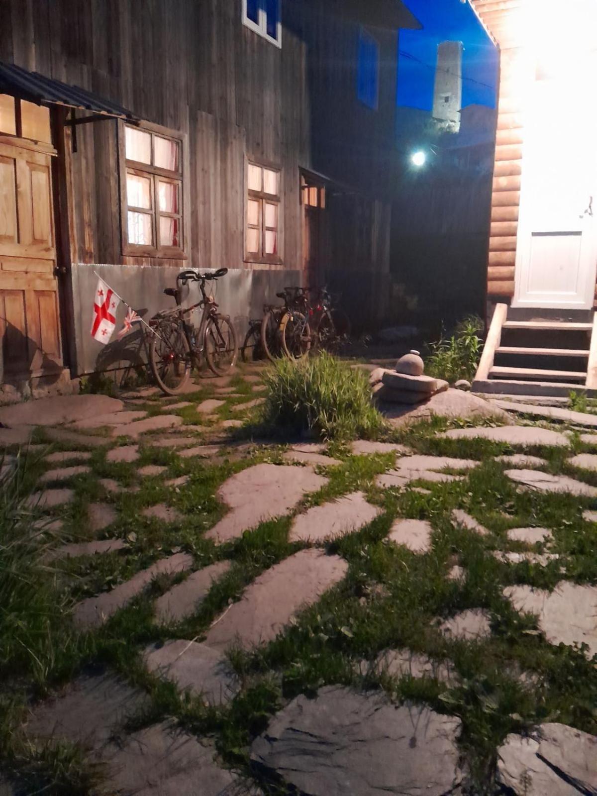 Guesthouse Luka Ushguli Exteriör bild