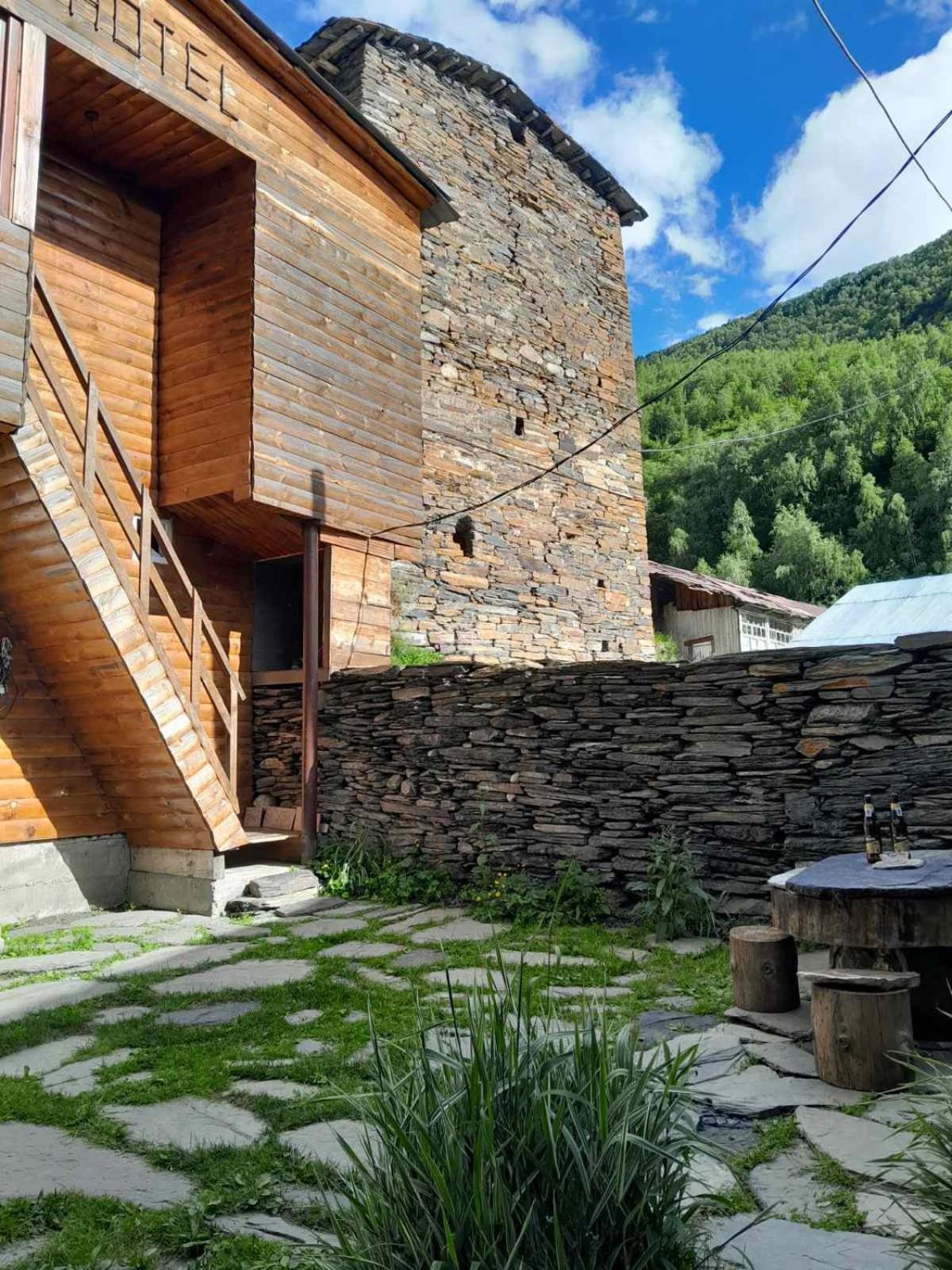 Guesthouse Luka Ushguli Exteriör bild
